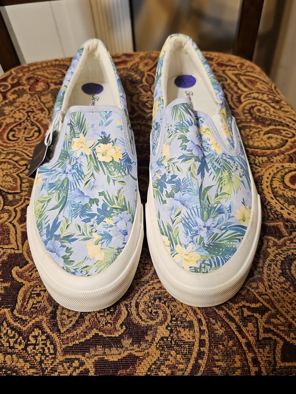 Tommy Bahama slip-on sneakers. NWT SIZE 8